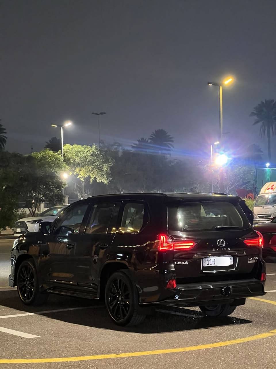 السلام عليكم
لكزز 2019 كورو رقم بغداد 
مواصفات الكورو معروفة 
سياره مكفوله كفاله عامة من صبغ 
والبارد والتبديل 
مغلفه BBF
سعر 75000 $ وبيه مجال
الاستفسار ***********
مكان سيارة بغداد / الكريعات
