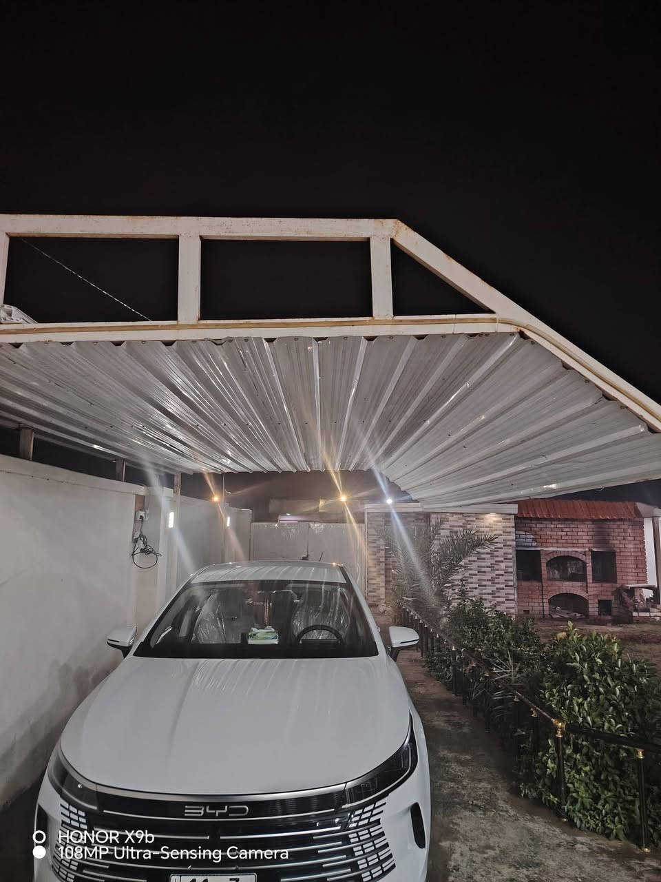 السلام عليكم دار للبيع خلف جوهره العدنان في ابو غريب عقد زراعي بمساحه 750 متر السعر  100 مليون متوفر ماء وكهرباء مولد منطقه سكنيه يبعد عن السريع ثلاث دقائق ***********.       ***********
