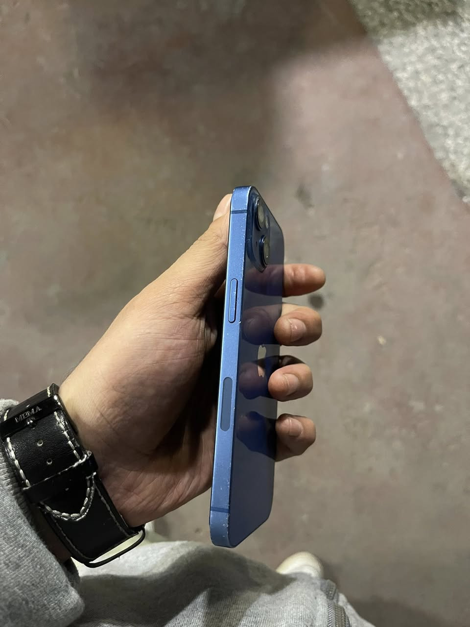 السلام عليكم اخوتي .. اخوان ايفون ١٣ عادي مستعمل للبيع.. كلشي مابي اي ضرر ولا خلل نظيف كلش عدا البطارية مبدل بطارية اصلية وذاكرته ١٢٨ كيكة وجانت بطاريته ٧٧ 
 اشتريناه بوقته من اميركا كاليفورنيا ويحتوي على شريحة الكترونية كذلك الاصلي من شركة ابل الام .. السعر 550 وبي مجال شويه وفدوه لحد يكسر بي مواصفاته حلوه  
للاستفسار على هذا رقم واتساب او رصيد فقط انا مكلف بالنشر صاحب التلفون هذا 
0773 120 8874
