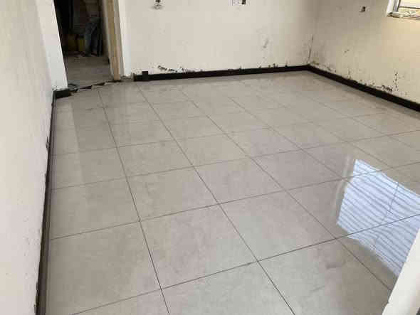 خلفه سيراميك بورسلين جدران ارضية وكاشي ومرمر داجه اولي وتفرغ حالياً بغداد ***********
