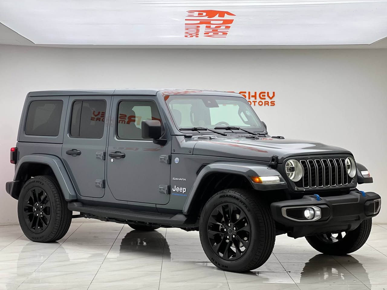 Jeep Wrangler 2024 4XE 
جيب رانجلر ٢٠٢٤ 4xe 

مواصفات Sahara فول و لون كلش حلو 😍

مكينة ٤ سلندر حجم ٢.٠ لتر توربو هايبريد 
ماشية 30,000 ميل و بحالة جداً ممتازة 

ضرر السيارة جاملغ امامي و جاملغ خلفي و باب سايق مبدل شركة  بس ايرباك تكمة طاك مرجع سستم  
السيارة كلش حلوة و نظيفة 

السيارة رقم كاتي تترقم شمالي 
مكفولة من كير و محرك و كهربائيات

و ب سعر(310$) ورقة و بيها مجال

مكان السيارة

دهوك -معرض ارشف R-Shev
رقم51 من معارض التيرمينال 

***********
*********** دهوك, العراق
