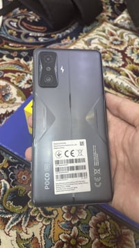 POCO F4 GT ذاكرة 256  ملحقاتة فقط كارتونة  بي شفتات منه وبي للببجي  سع...