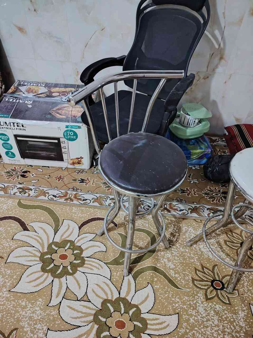 كراسي للبيع *********** سعر 40 بي مجال بصيط
