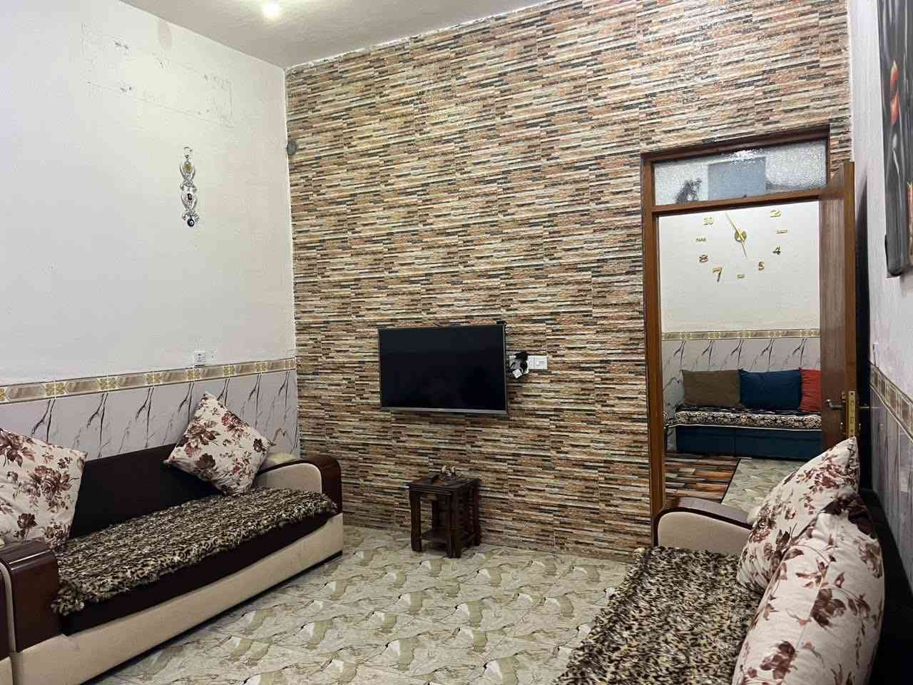 مشتمل طابو صرف في ( حي الأمير الأول ) 
بجانب ( اعدادية المدينة المنورة )
مساحة ١٥٠ م - ( طابقين ) - مجاري - ماء - كهرباء
( تبليط قيد الأنشاء ) - شارع بعرض ١٠ م
( ٢ غرف نوم ) - بناء طابوق - سقف صب كونكريت
شبابيك بي بي سي - ( لبيت كولة سيراميك )
صحيات داخلية + خارجية 

للاستفسار مراجعة مكتب غازي للعقار     
واسط - الزبيدية - قرب أفران المائدة   *********** 
***********
