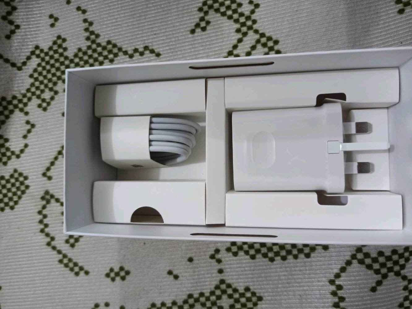 ما ابي شي بس مفتوح من الكرتونه لا ملعوب بيه بيه مجال
