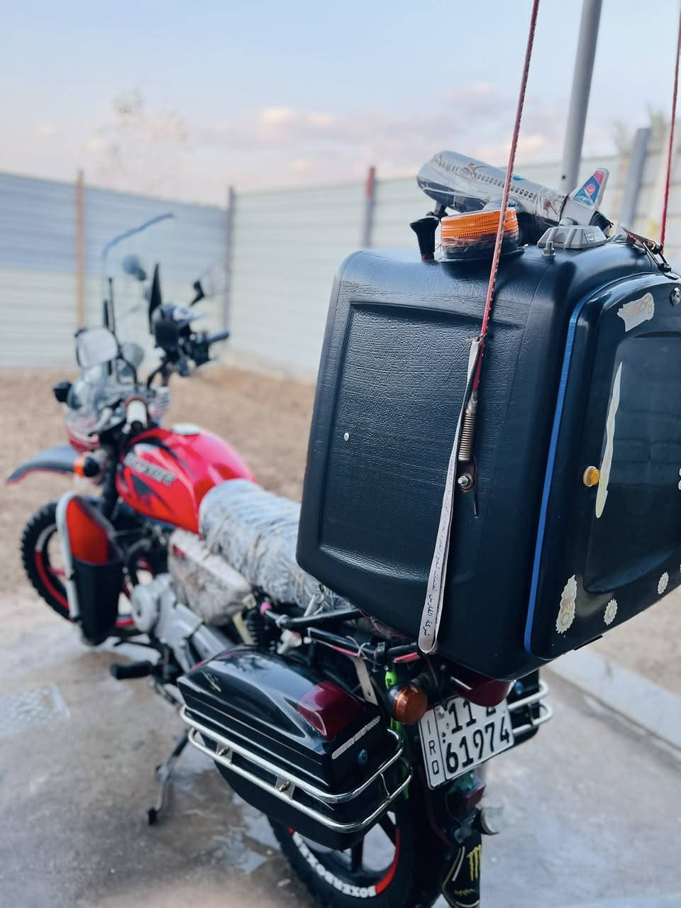 سلام عليكم دراجه بوكسر للبيع موديل 22 رقم وسنويه بأسمي تحويل ثاني يوم دراجه لتسئلني شبيه مابيه جيب الف فيتر وتعال افحص دراجه كامه مكمله استخدام شخصي دراجه ممتعوبه كامله من كلشي محرك مكفول ممفوتح بي برغي وشكله يخبل سعره 2600 عنواني بغداد ابو غريب للاستفسار وتساب ***********
