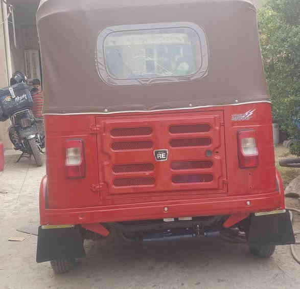 سلام عليكم شباب تكتك مديل ١٨ شهر ١١ حله من الصور السعر ٥٠٠٠ ويبه مجال مكان بغداد حي النصر الهاتف ***********
