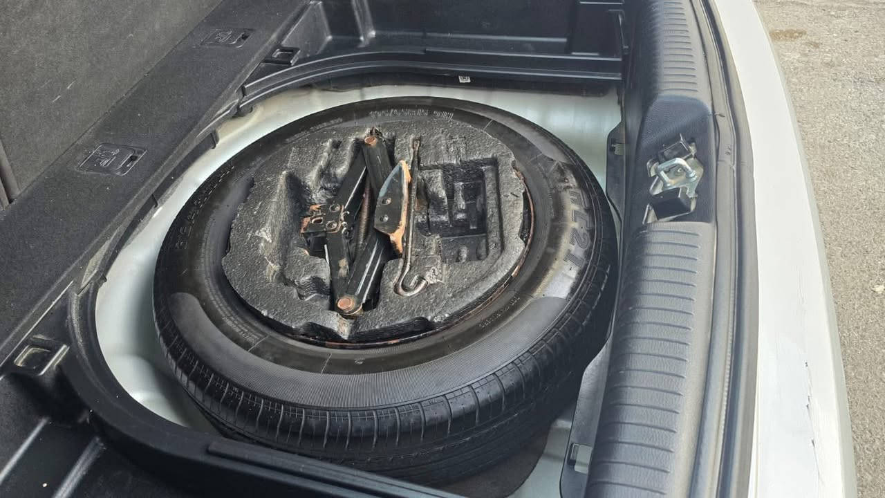 السلام عليكم
كيا فورتي موديل 17 حره 
امريكي مكينه 2000 دوش المرغوب 
الضرر جاملغ ايمن مبدل وتصليح طرف البنيد 
بدون دواخل 
السعر 105 وبيها مجال 
الشراي يتصل ***********
