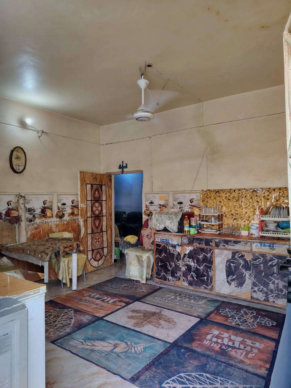 السلام عليكم بيت مع مشتمل ركن للبيع في حي الشهداء الرابعه خلف التجاري مباشره خلف سكله حيدر حنتوش مقابيل قاعه صولو الوهاج منطقه جدا ممتازه من ناحيه الخدمات والجيران وقربه على الشارع العام....💯💯📍⬇️⬇️️
بيت 220متر طابو صرف باسم شخص واحد...
أبعاده 10/22 ... 220. متر 
البيت موقع جدا ممتاز ..⬇️⬇️
حي الشهداء الرابعه خلف التجاري مباشره اول بيت على اول فرع ع اليمين موقع جدا جدا ممتاز وراقي ...📍
البيت بناء الفينات بس نظيف جداً ومرمم بالجديد كُله بورسلين وسيراميك عالي عن الشارع عرض الشارع 10 متر من الجهتين لان البيت ركن على شارعين........😊
يتكون البيت من /
الطابق الاول (غرفتين نوم .استقبال .مطبخ .صحيات  بناء طابوق وصب مسلح  . گراج) ..📍📍
الطابق الثاني (غرفتين نوم بالطابق الثاني بس بعدهم ممشطبيهن ....)..➡️➡️⬇️
المشتمل يتكون من//
( غرفه واحده . صاله . مطبخ . صحيات.).....
البيت جدا نظيف ومرتب واي عيب مبي وبالعافيه ع الي ياخذه  وموقعه جدا ممتاز وراقي وجدا قريبه من الشارع العام الرئيسي ..😊😊😊
السعر على الخاص..
للاستفسار اكثر المراسله على الخاص وشكراً 
او الاتصال على الرقم ***********....
