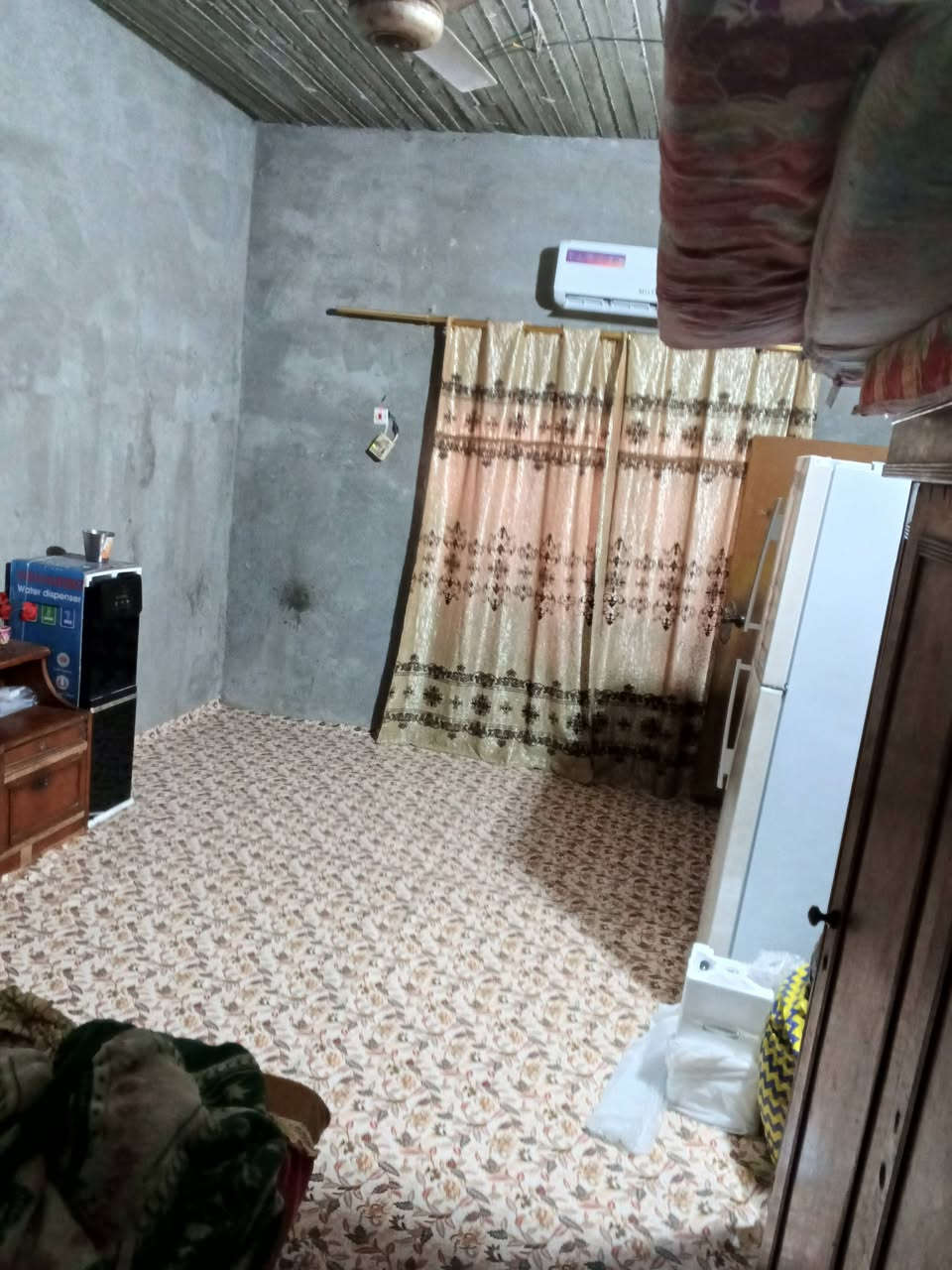 سلام عليكم بيت زراعي ركن 
المكان البصره ابو الخصيب فجه العرب عن الشارع تقريبا 5 دقايق او اكثر ماعرف قريب عله بيت سيد حسين ابو المولده
المساحه 230 م 

البيت كلش حلو جبير بس نقص صبغ او تبيث وسراميك
بي 3 غرف كبار /وهول /ديوانيه بعد اكبر/ وطارمه جبيره 

السعر 120 مليون بي مجالل
رقمي وتساب فقط
***********
