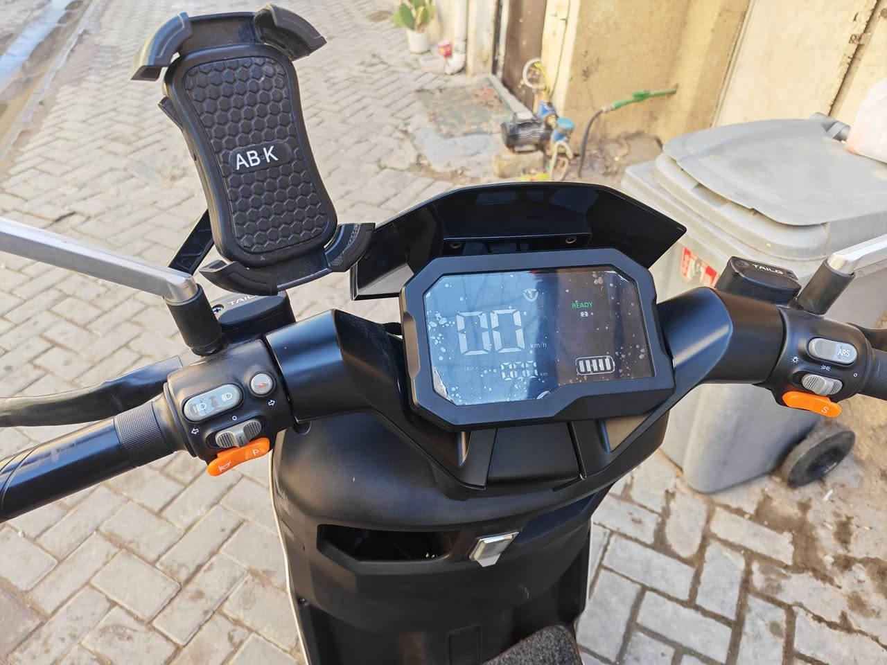 البيع دراجه🔋⚡ ٦ بطاريات ريان ولا زلغ بيها جديده بصمتين اريدها ب٨٥٠ قفل مكاني بغداد القاهرة رقمي ***********
