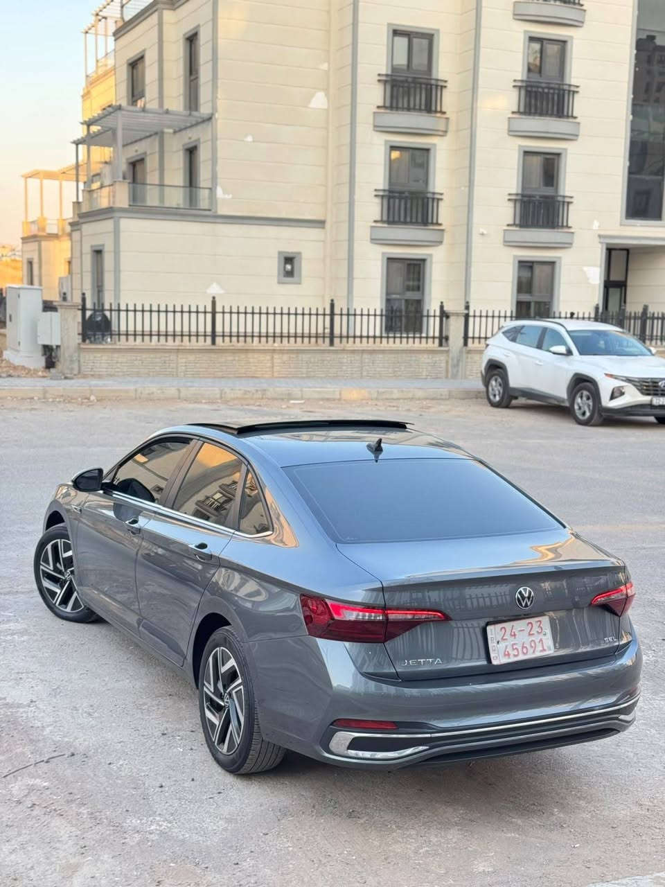 jetta ***********
مؤديل 2024 
مواصفات SEL premium
(به سمه ، كيج الكترؤنى ، پانؤراما ، شه غال ، كوشين سارد و گه رم ، ٥ رادار ، كوشين غه زن ، ده ژبول ١٠ ليد ، ويل گه وره ،زؤر مواصه فاتى تر ) يه ك پارچه سبوغ پشت و پيش كه پس بي ارباگ هه موو شتيكى به شه رت. ٣ مانگى كاتى له گه له*********** أربيل, العراق
