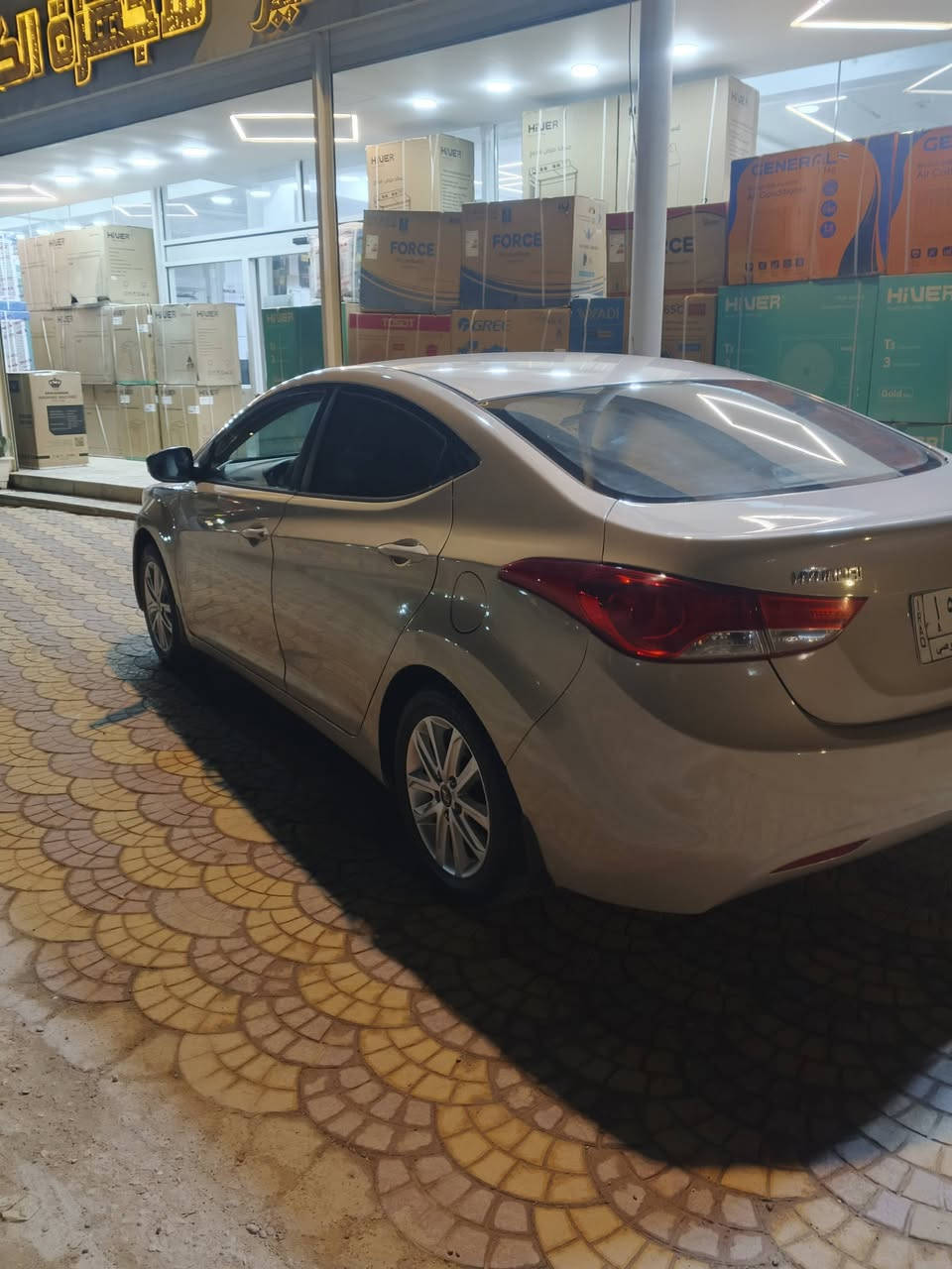 النترا ٢٠١٣ خليجي رقم نجف 
لون مميز بيجي حليبي 
محرك ١٨٠٠ بيها قطعتين صبغ بدون ضربه قويه 
محرك وكير مكفولات حداديه جديده تخم تاير جديد تبريد ثلج السعر ١٠٥$ مكانه كوفه ***********
