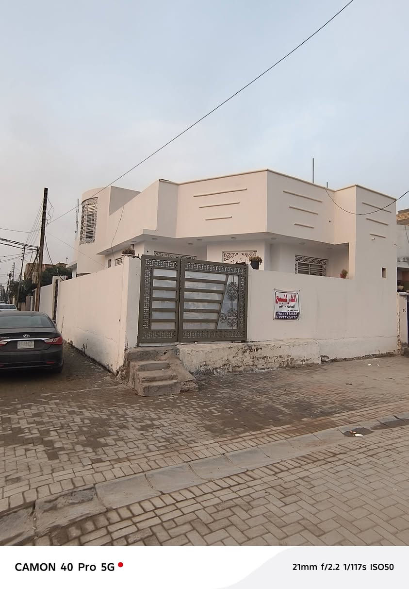 دار للبيع طابو صرف ركن عله ساحه بناء حديث طابقين بدايه الفرات قرب العادلي  
المساحة ٢٠٠ /متر بسند مع فضله (٢٥) يصبح (٢٢٥)
السعر ٢٣٠ مع المجال 
الاستفسار مراجعه مكتب امجد الخالدي للعقار حي الفرات شارع المستوصف *********** أبو حسين للعقار
