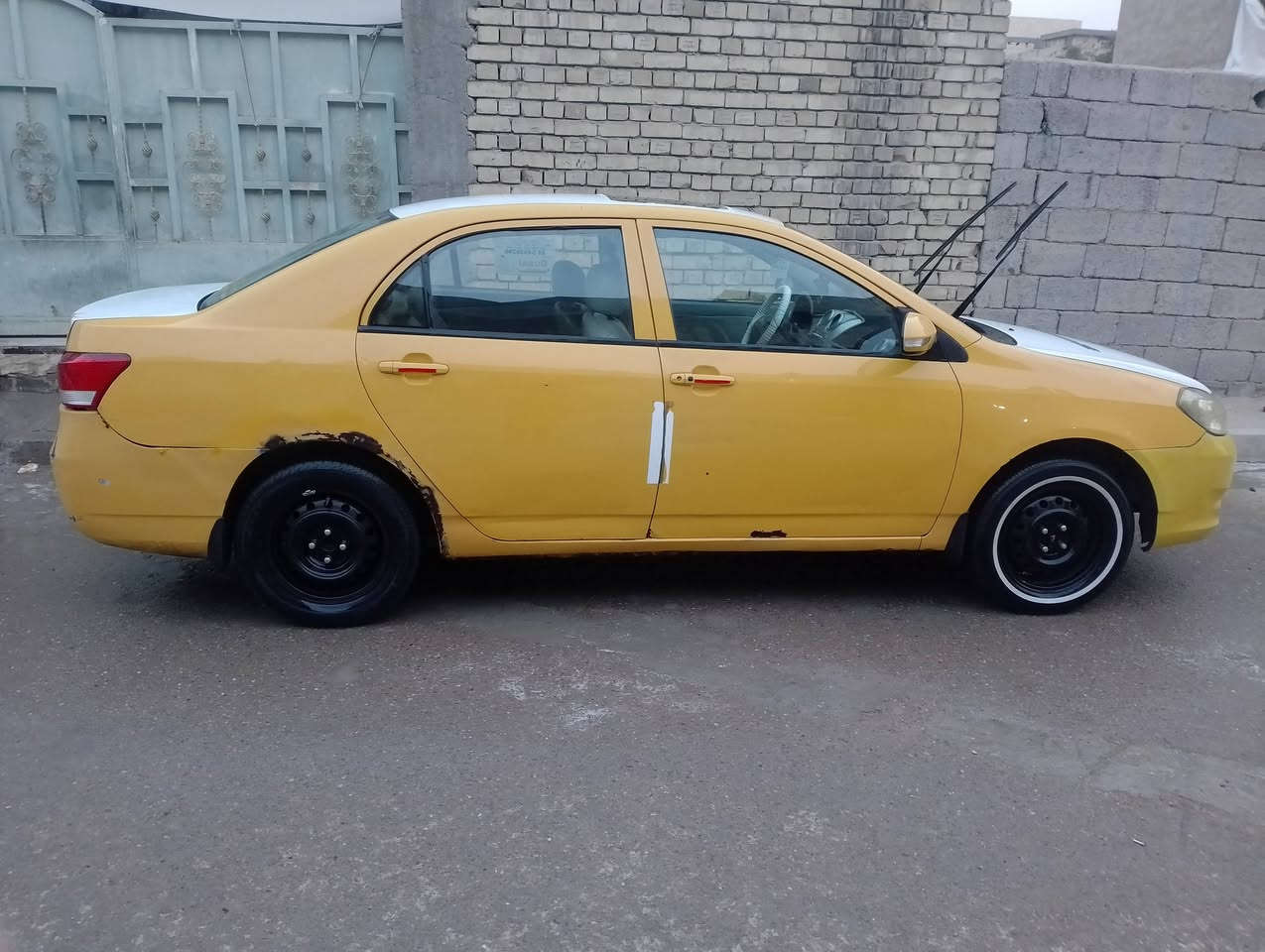 السلام عليكم
سياره بي وأيدي جي ثري مديل 13 
كفاله كير محرك شواصي السياره خير من الله لا تنقيص لا تبخير 
السياره تبريد شغال ثلج تبريدها 
فقط الهلالات معمره واضحه بل صوره الباقي كفاله رقم بغداد سنويه 27 
مكاني بغداد الكماليه 
السعر 54 
***********
