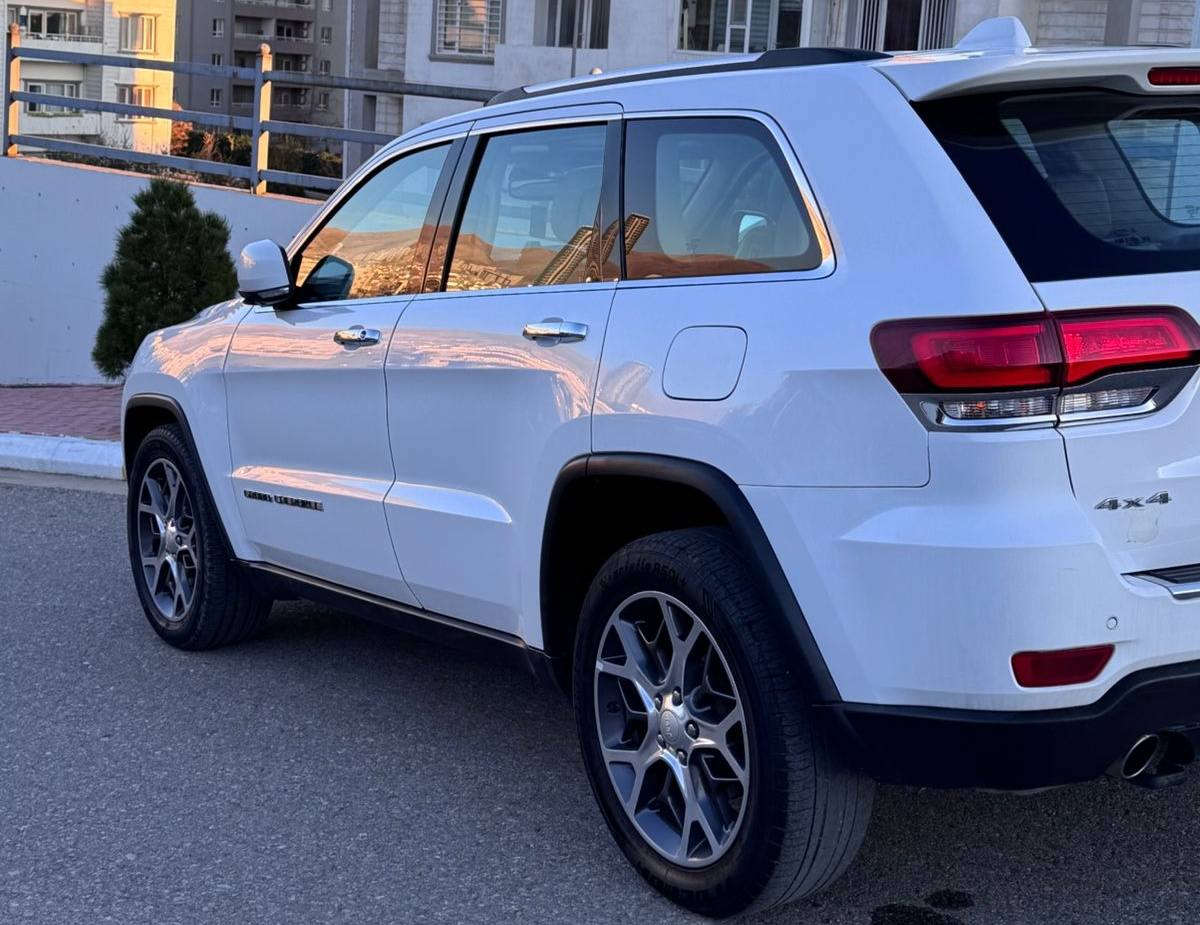 جيب لمتد خليجي – موديل 2020 | نظافة عالية جداً جيب لمتد خليجي كلين تايتل
السيارة *بدون أي صبغ* ومكفولة من **الصبغ، الشاصي، والمكينة**
نظيفة جداً وتفحصها يرضي

💎 ســعــر ✅ ::  الــرد تلقائي📮

**المواصفات:**

* ماشية: **58,000 كم**
* دبل **4×4** مع **مودات أوفرود**
* رادارات أمامية وخلفية
* حساسات أمامية وخلفية
* كاميرات أمامية وخلفية
* كشنات أمامية **تسخين + تبريد + خزن**
* كشنات خلفية **تسخين**
* سكان هيتر
* شاشات أمامية وخلفية
* لايتات **زينون + LED**
* سقف **بانوراما**
* مرايات كهرباء مع **شفط + تسخين + رادار**
* صندوق خلفي كهربائي
* دخول ذكي وتشغيل عن بُعد
* جنوط قياس **20**
* **بدون ايرباكات**
* السيارة **نظيفة كلش** وجاهزة للاستخدام
* 
رقم صاحب السيارة
***********
