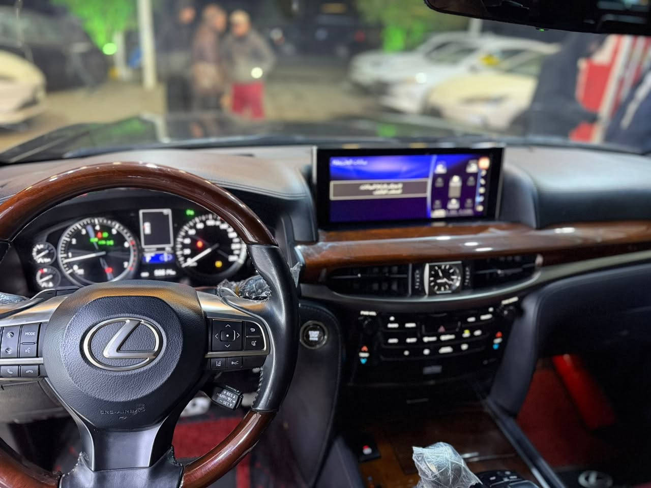 السلام عليكم اخوان لاندكروز موديل 2019 سوبر سبورت ما يحتاج اذكر المواصفات مواصفات فول ماشيه 57 حقيقة داخل احمر سيارة كفاله تحويل مباشر *********** عنوان السيارة بغداد

السيارة موجودة بيت مو معرض واني صاحب السيارة مباشر
