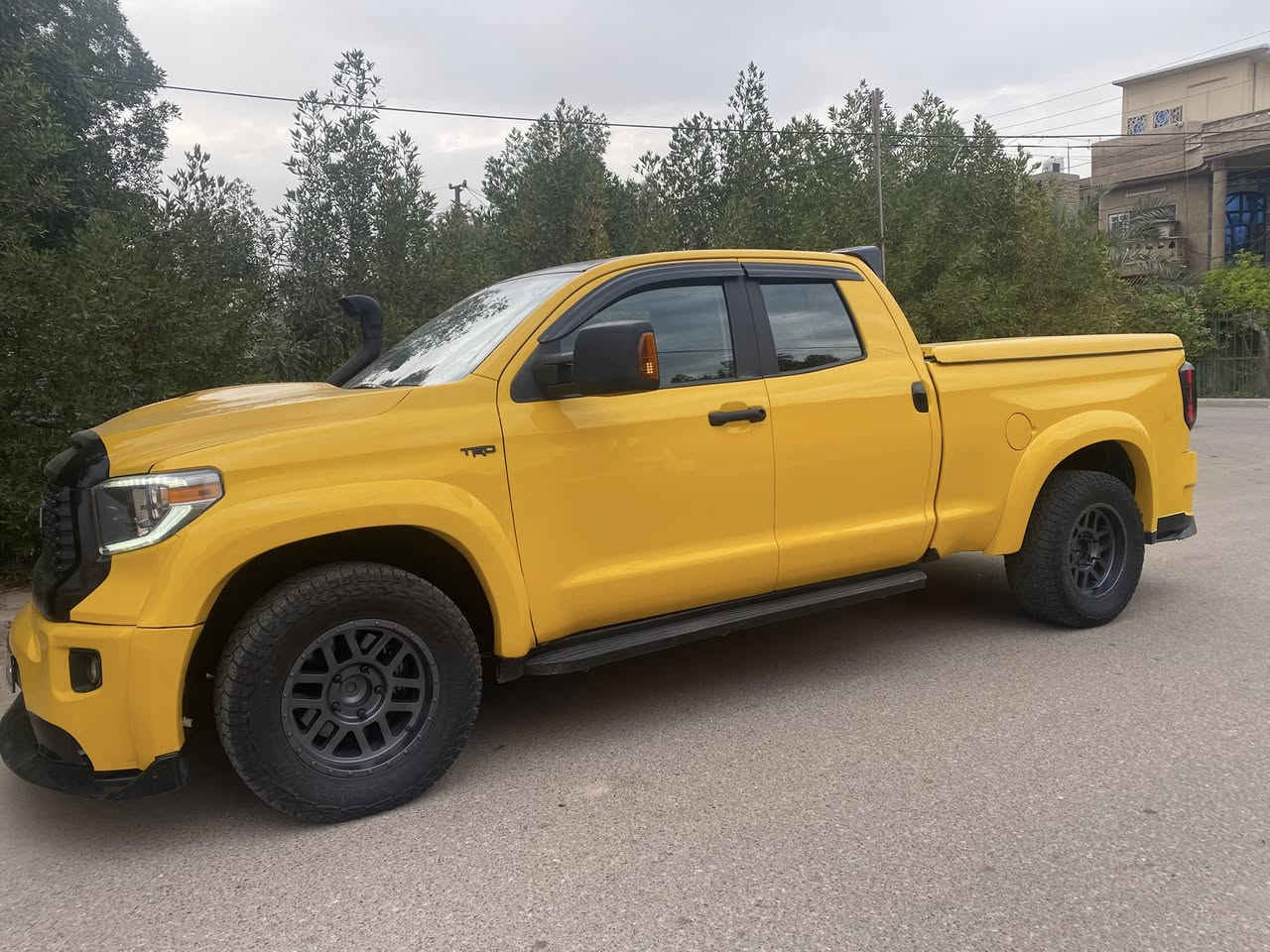 السلام عليكم تاندرا موديل 2019 سنويه باسمي مصبوغه عام تغير لون بدوك كلبه ولا تكمه مكينه 8 سلندر السياره مزوده تايرات جبلي شوته لايت وبك لايت لدات سياره كلش حلوه السعر 220 ورقه مجال جدا بصيط للاتصال *********** مكاني الدوره حي الصحه
