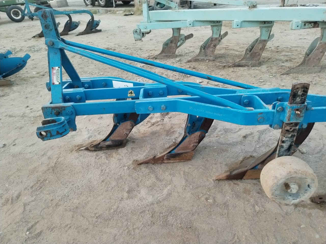 السلام عليكم 
للبيع فدان تركي البير حجم ١٠  رباعي العنوان واسط النعمانية 
***********
***********
