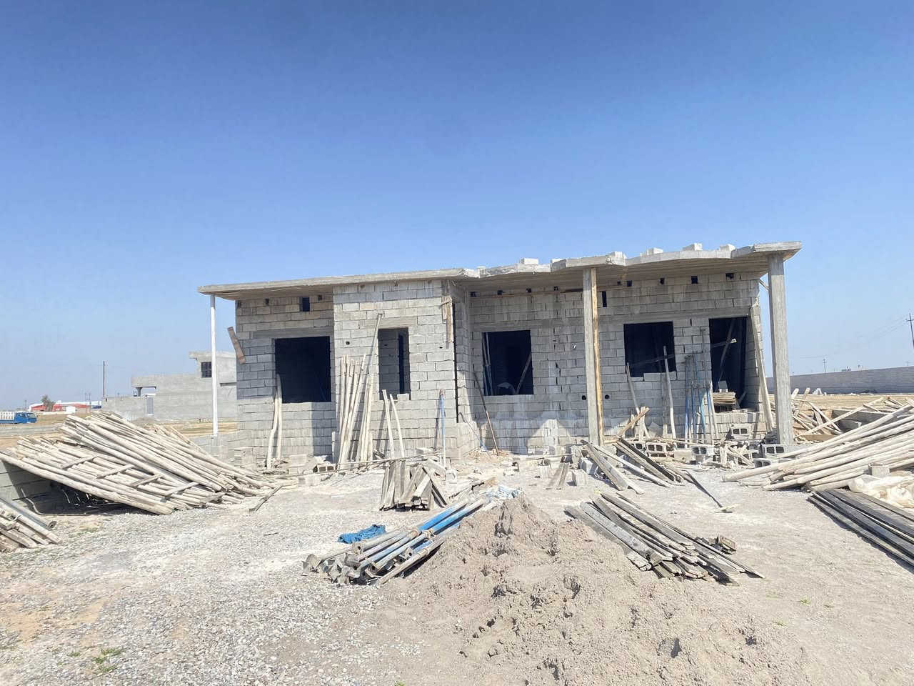 إعلان 📣 

هيكل للبيع
مساحة الارض 500 متر
مساحة البناء 170 متر 

ربعه 7ونص /4
مجمع 6/4
مطبخ 4/4
غرفتين نوم 5/4
حمام 1 ونص/2

العنوان/ بالقرب من سيطرة البگاره يبعد عن الشارع 200 متر  
يمين الشارع العام من جهة المشروع
للاستفسار ***********
***********
