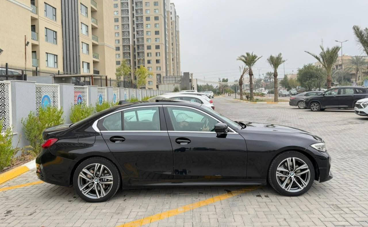 بي ام موديل 2019 330 bmw بانزين 

اللون اسود 

السيارة 1/1 

مواصفاتها
فتـحة سـقف  
بصمة تشغيل + 4 بيبان بصمة 
وترحيب 
الكشنات جلد لون اسود 
كشنات ثنين كهرباء وكشن السايق خزن ميموري وتدفئة بل الكشنات الامامية 
شفتات بل الستيرن وتدفئة بل الستيرن 
داتشو عرض ع الجامة الامامية 
كيج الكتروني 
 اشارة بل المري ونقاط عمياء والمري شفط وايضآ قلاب 
قطعتين تبريد والقطعة الخلفية ايضآ منفصل 
دشبول متغير الالوان من الشاشة بلادي 
حساسات خلفية وامامية وتعرضلك بل الشاشة  
رادار امامي تحديد مسار والتعرف ع الاشخاص والسيارات 
لايت داينمگ متحرك وترحيب عند التشغيل 
تكدر تضبط توقيت للسيارة تشتغل بل الوقت الي تريدها وتطفى بل الوقت الي تريدة من الشاشة 
اوتو تبريد واوتو لايت واتو ماسحات 
تعلي وتنصي الاغاني بدون متلمس الشاشة عن بعد
انضمة القيادة وتتغير الشاشة حسب نوع القيادة 
اوتو هولد والسايد بريك دكمة ودكمة لاطفاء الحساسات
ماوس تحكم بل الشاشة 
محرك السيارة 2000 توين بور توربو 

حادث جاملغ خلفي وصندوق 
وصور الحادث والسونار مرفقه 

السعر 198

مكان السياره بغداد حي الاطباء بلجهاد قرب خدمي شارع المطار للتواصل ***********
