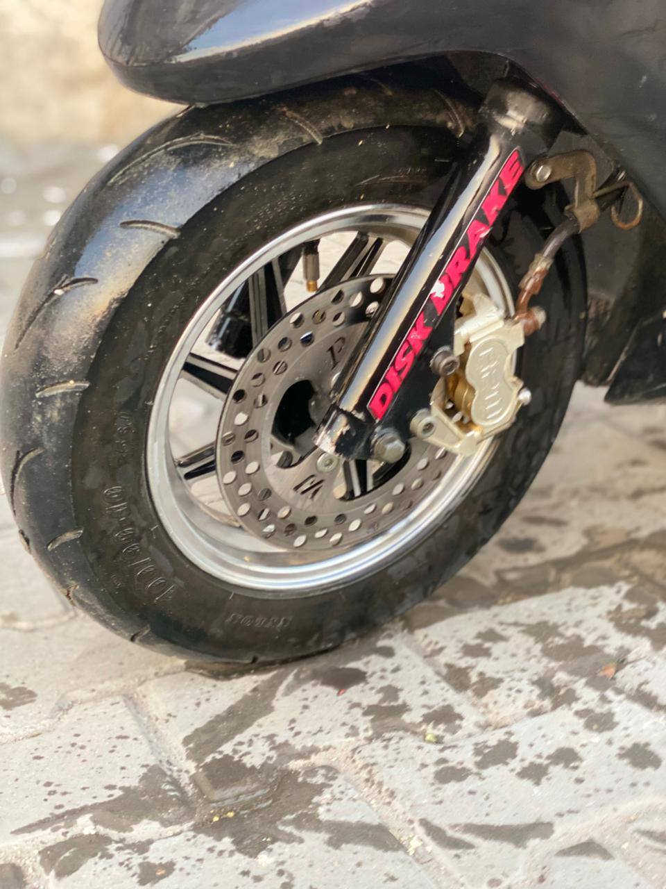 سلام عليكم 
ماكس عدله 2007
ما مفتوحه
وياله نجمه
فج رياضي 
يدات رياضي
صرنصه عدي كاتم وعدي fm 
لايت و  اشاير اشاير شغالات
بنز جديد 
سعرها 450 وبيها مجال بيع مستعجل 
***********
