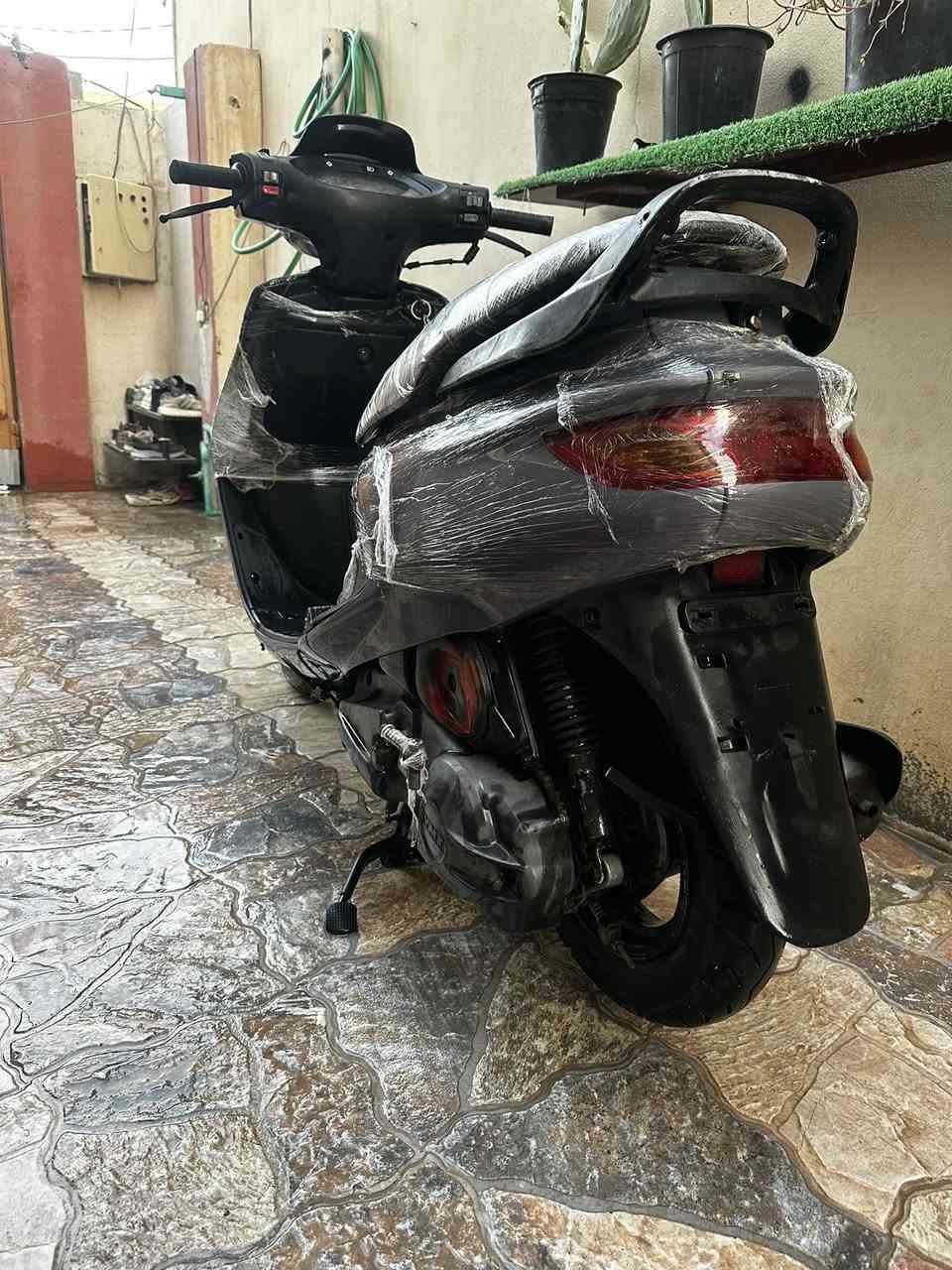 للبيع نجف براكيه ***********السعر 600وبيها مجال قليل
