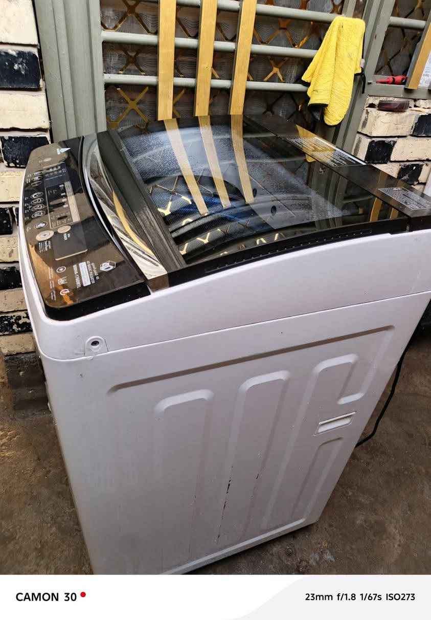 غساله اوتماتيك شركه الحافظ نظيفة شغاله على الفحص حجم 13 كيلو ضمان تشغيل مكان نجف حي المهندسين السعر ٢٠٠ وبيه مجال ***********
