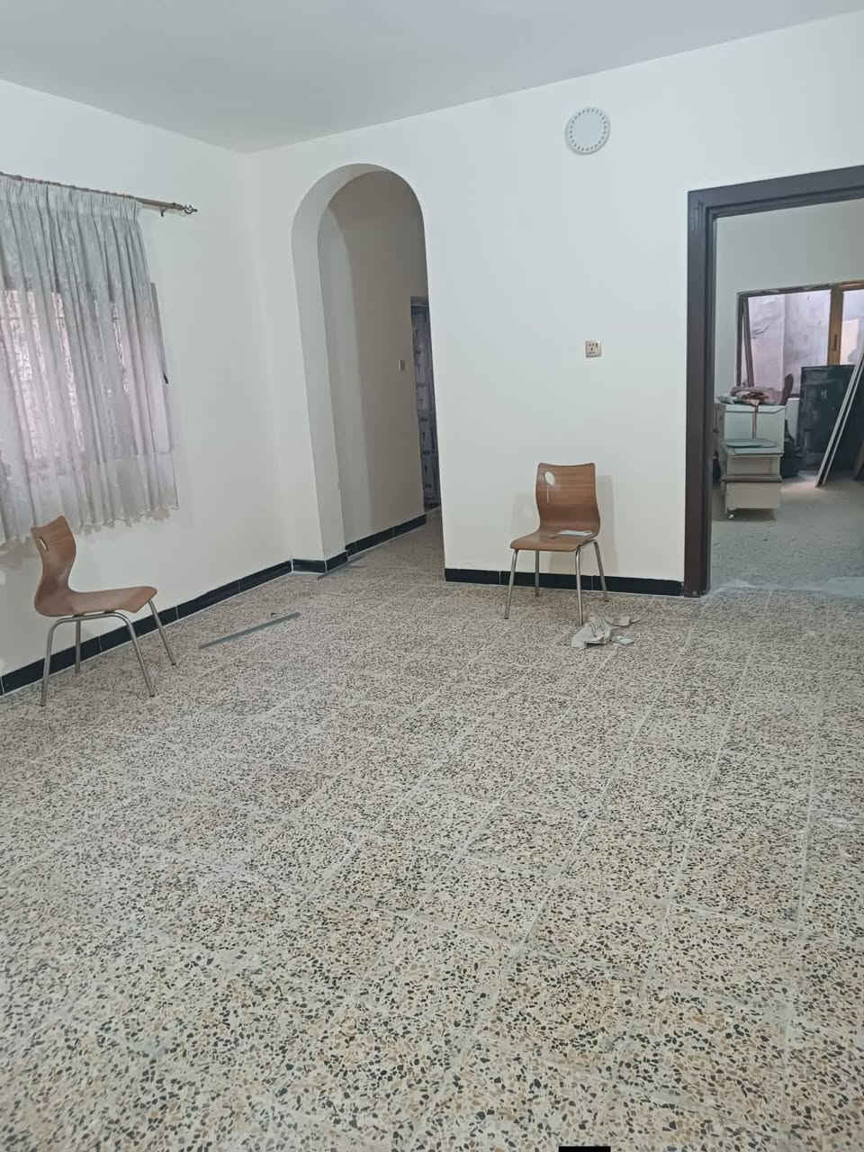 مشتمل للايجار نضيف جدا طابق اول مفصول بدرج خارجي مساحة ١٥٠ م في السيدية / الضباط يتكون من 
صالة ، هول داخلي ، غرفتين نوم ، مطبخ وحمام ) بدل الايجار المطلوب ٦٥٠ الف دينار 
للاستفسار الاتصال على الرقم ***********
