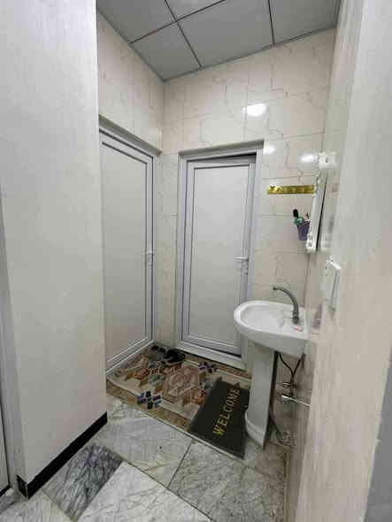 للبيع بيت ملك صرف مساحه 200 متر مجمع السلام متر للبيع او مراوس بيت أو قطعه وينطيني فرق ثلاث غرف نوم استقبال صاله حمامات عدد٢ تواليت عدد ٢ حديقه كراج سياره مطبخ مناور عدد ٢ اتصال على صاحب البيت *********** اقرب نقطه داله الحر  العلوه الجديده مقابيله من تصل على صاحب البيت تكول من طرفي مندوبه رقيه رقيه هاي امانه الله ورسوله يمكم بعد على كل واحد
