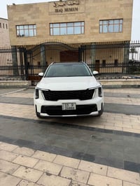 سورنتو 2024 رقم بغداد ضمان شركة الدوليه  خليجي 6 سلندر  7 راكب السياره...