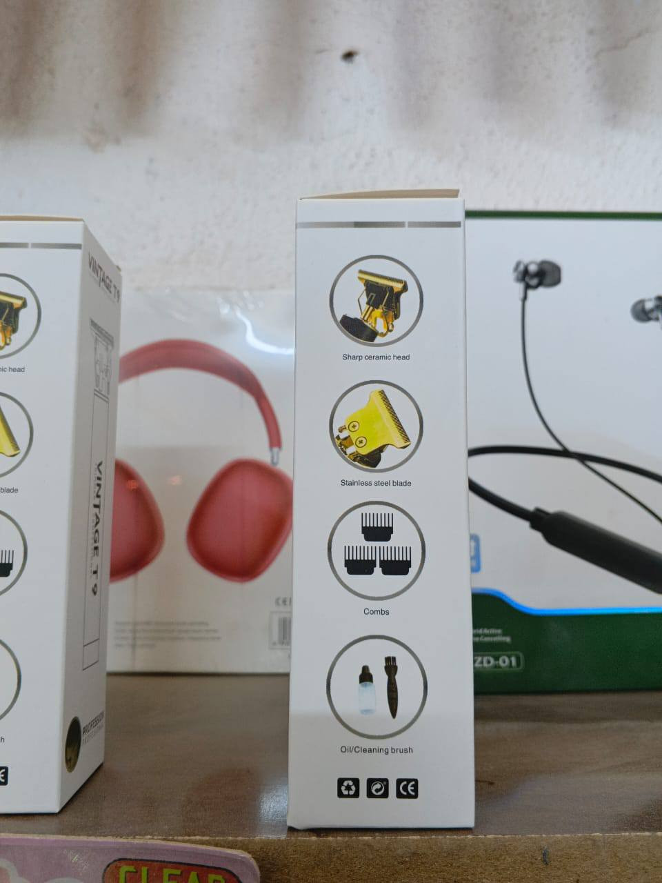 تعلن مكتبة حسين عن وصول وجبه جديده من سماعات بلوتوث و رجل الفضائي بنسب الاسعار 
العنوان شارع المدرسه قرب محطة ماي ارو نبع الفرات واتساب *********** ورسعار جوا صور
