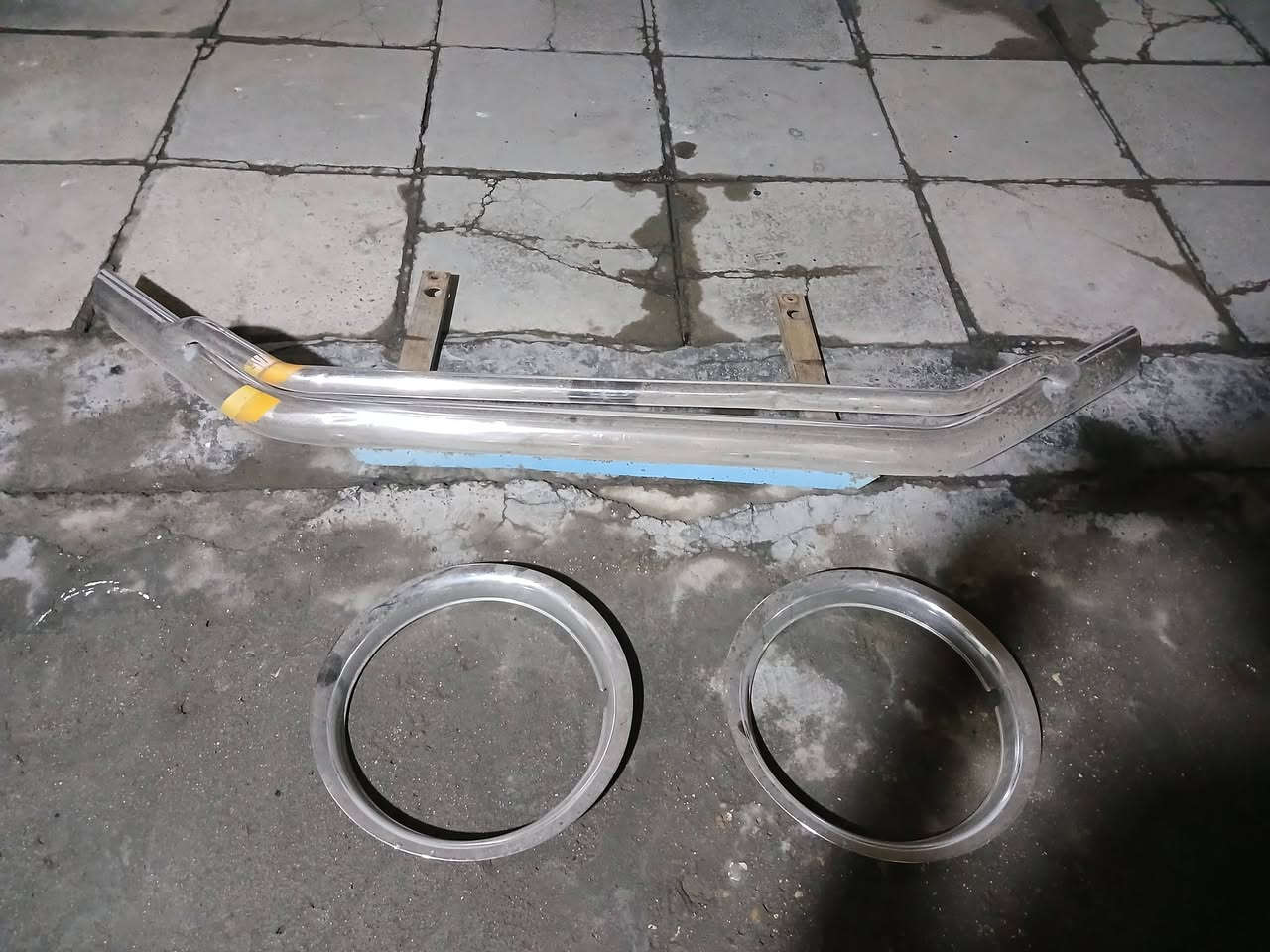 السلام عليكم درع للبيع كلش نضيف مابي اي ضرر وزوج طوك خلفي 14كلش نضيف اخو الجديد السعر 75 الف وبيهن مجال قليل العنوان بغداد الكماليه رقم الهاتف ***********
