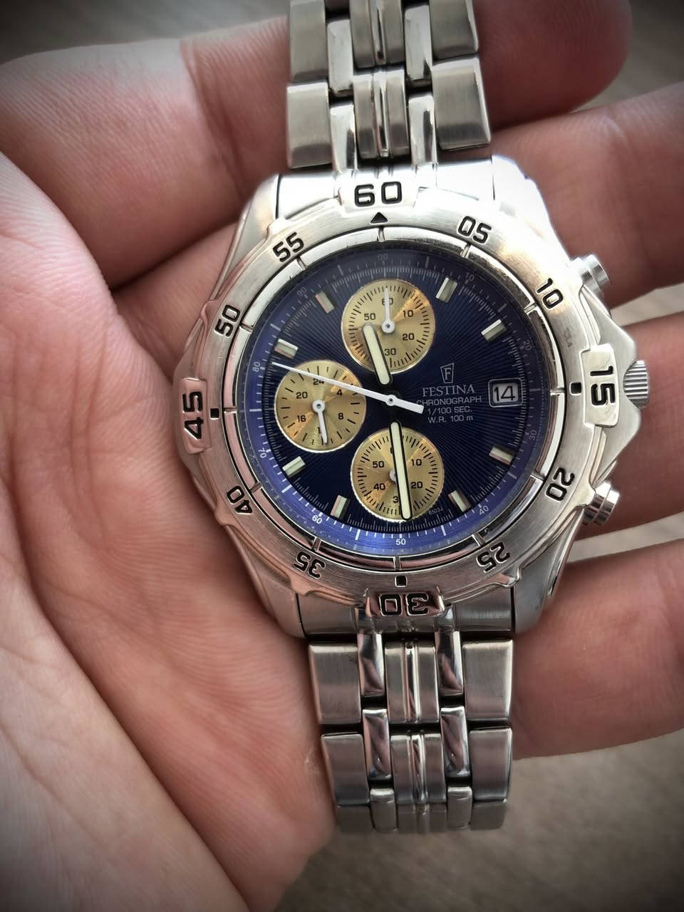 فيستينا سويسري اصلي 🇨🇭🇨🇭🇨🇭
 نظافة بنسبة 100٪؜ // كرونوغراف // مينة مميزة مطعمة بلون ذهبي //  منفذ تأريخ يومي // مقاومة للماء بعمق 100 متر // السير الاصلي والبوك الاصلي وزجاج مقاوم للخدش //  ثلاث سناتر مختلفة الوظائف // اميال وارقام لامينوس مضيئة ليلا // 
‏🇨🇭🇨🇭السعر خااص لطفااا🇨🇭🇨🇭
يتوفر توصيل لكل المحافظات


**إذا كنت صاحب هذا الإعلان وتريد حذفه لأي سبب، رجاءا أرسل رسالة إلى الدعم الفني**