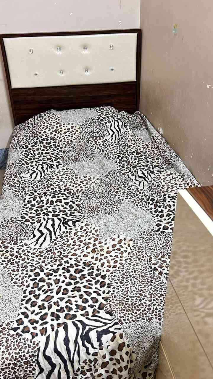 غرفه شبابيه 4 قطع 
(جربايه،ميزتواليت،كومدي،كنتور)
التواصل خاص


**إذا كنت صاحب هذا الإعلان وتريد حذفه لأي سبب، رجاءا أرسل رسالة إلى الدعم الفني**