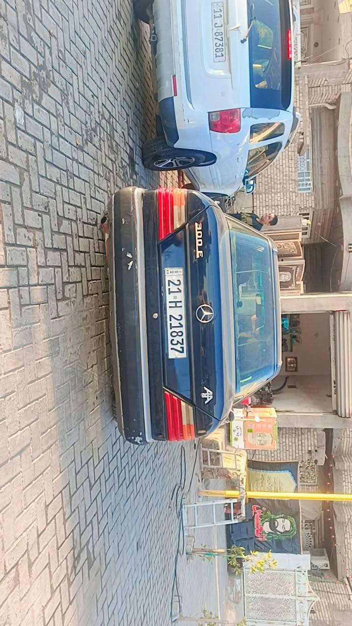 سلام عليكم
مارسدس دب موديل 87 محوره vvt 3000 

سياره مصبوغة عام اثر جراد مكفوله من الضربه

داخل نضيف تبريد شغال 

قواعد سليمه 

رقم سليماني 

السعر 55 وبيه مجال 
عنواني بغداد حي اور

رقم ***********
