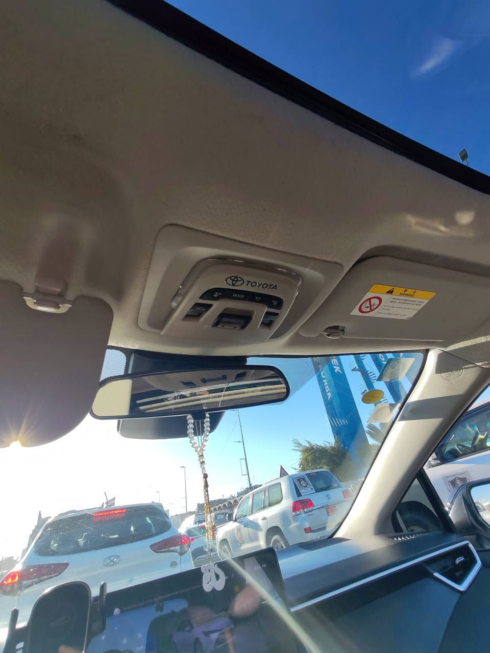 السلام عليكم للبيع
كورلا 2023 شكل ال s فول مواصفات

تحديد مسار 
كامرة دوارة 
اوتو هولد 
كرسي كهرباء 
داخل جلد بلادي 
فتحة سقف 
قطعتين تبريد 
السيارة بيهة كت كامل بيانو بلاك 
دواسات ريزلاين حوضية اصلية 
رقم بغداد بأسمي 
هزة جديدة 
بيهة جاملغ جهة الصدر 
والدعامية الامامية مصلحة فايبر وصابغهة وخال صورة الضربة قبل الصبغ 

السيارة ماشية 66 الف 
مكان السيارة بسماية
السعر 21 مليون الي ميعرف بالسيارة ليطب ويتمنطق بكيفة
***********
