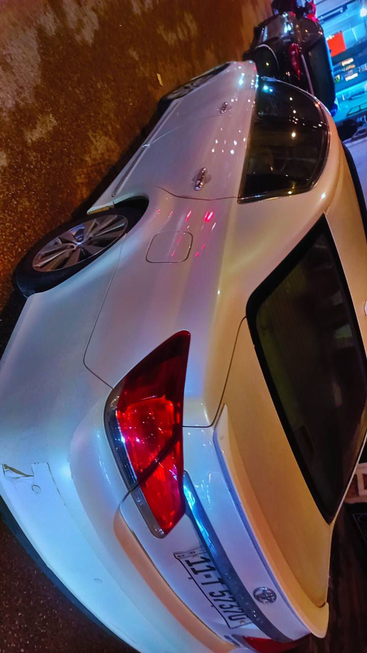 افلون خليجي فول 1/1
رقم بغداد 
موديل 12
محرك 6v 

كامره خلفيه 
حساسات امامي خلفي 
كشنات تدفئه تبريد 
كشن السائق خزن 
تحكم ستيرن 
مثبت سرعه 
برده خليفيه كهربائيه  
بعد بيهه هواي مواصفات السياره لمتد 
بيه جاملغ امامي مبدل ودعامية امامية 

••• 
السعر / 18000$ وبي مجال 
الهاتف ***********
