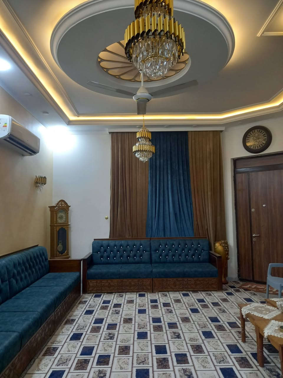 بيت جديد للبيع كورنيش خدمات كامله المساحه ١٣٦ البت فول مواصفات لستفسار اكثر ***********

