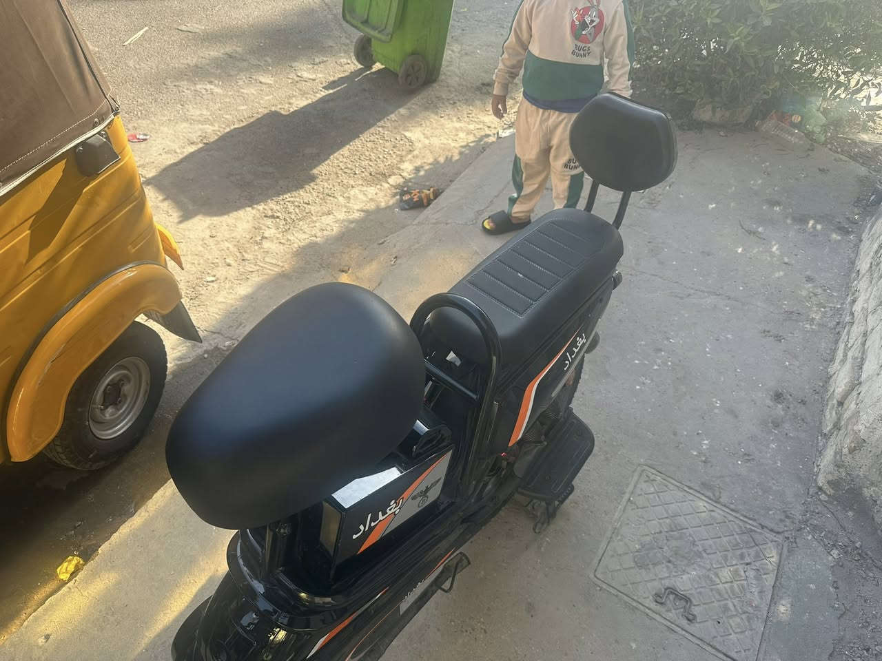 حجمهة ٢٠ السلام عليكم ورحمة الله وبركاتة دراجة شحن نضيف جداً حداً زيرو زيرو كارتونة وياهة مري وشاحنة اذا بيهة شخط تاخذهة بلاش مكاني بغداد شارع حيفا السعر ٣٧٥ وبيهة مجال 
***********
