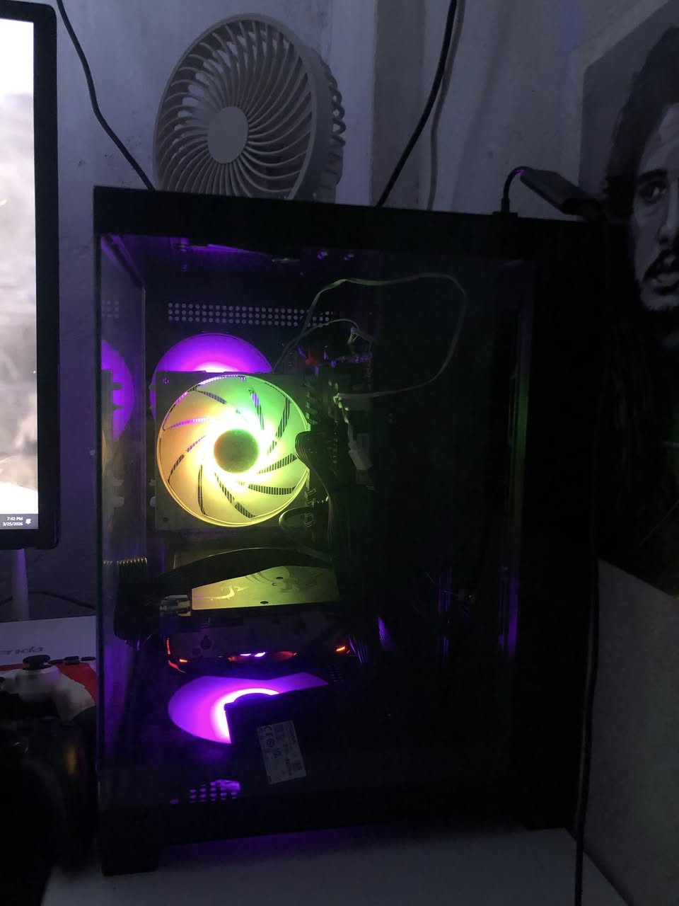 حاسبة العاب قوية للالعاب والمونتاج
معالج i3-13100 مع كرت شاشة داخلي 
بورد h610 asus 
رام 16 3200hz
مبرد معالج RGB
كرت شاشة gtx 1080ti 11gb msi 
تخزين m.2 512 Samsung 
باورسبلاي 650w
كيس ميني 3 fan black 

الحاسبة تشغلك كل الالعاب الجديدة والقديمة الكرت معروف بقوته بقوة ال3060 والكرت يجي 11gb 
السعر 750 الف
مكاني بغداد الدورة شارع المعلمين
رقمي ***********
