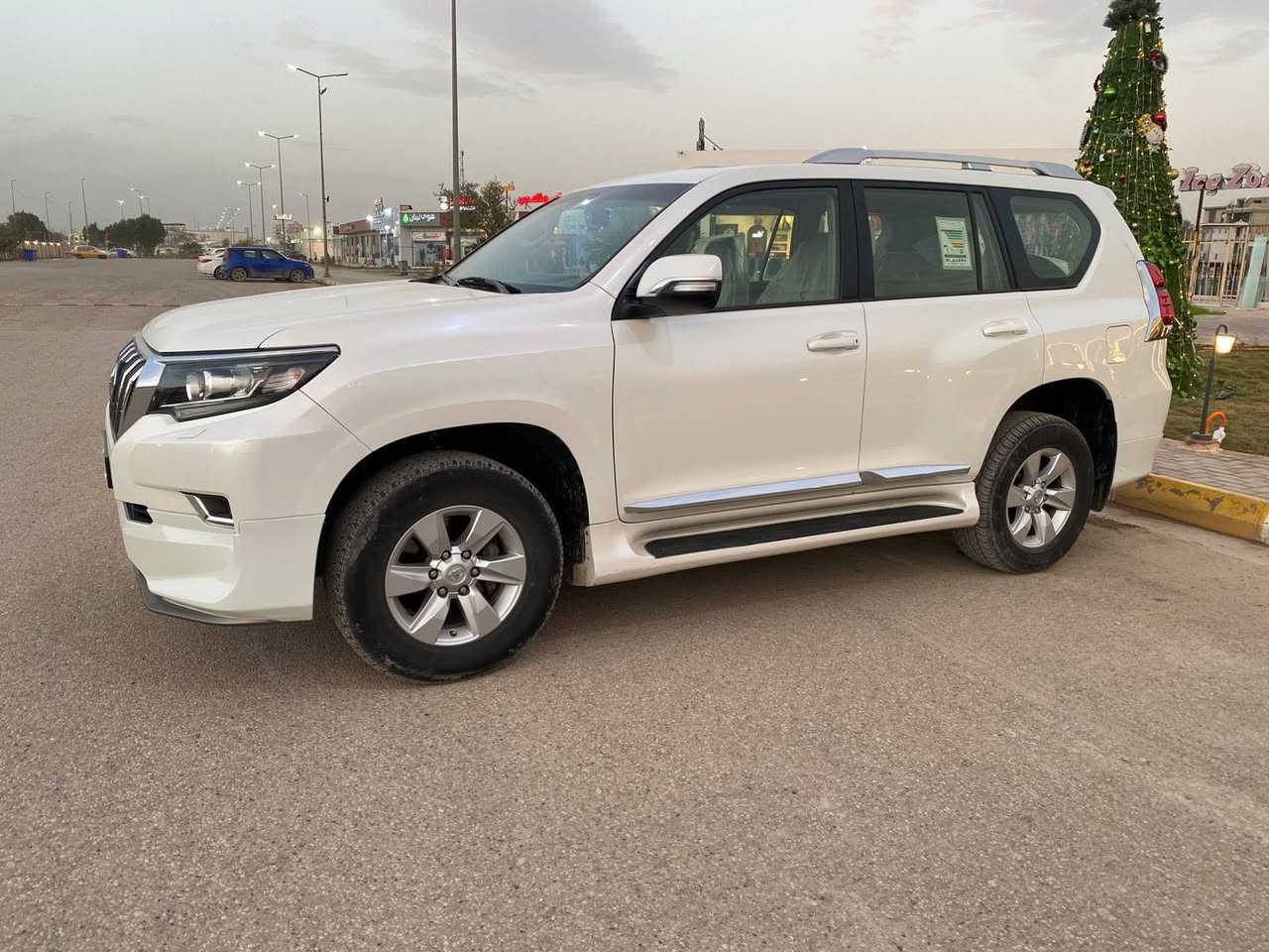 سلام عليكم برادو 2018 TXL
سيارة كفالة عامة عدة برد اصبع واحد
ماشية 70الف حقيقي 
زراك لايت 
فتحة سقف 
اشاير بالمري 
مري قلاب 
تشغيل عن بعد
ثلاجة وصطية
كامرة خلفية 
حساسات 
رقم بغداد مشروع وطني بسمي 
سيارة جديدة لا حالوب ولا رصعات كفالة عامة 
للاستفسار ***********
