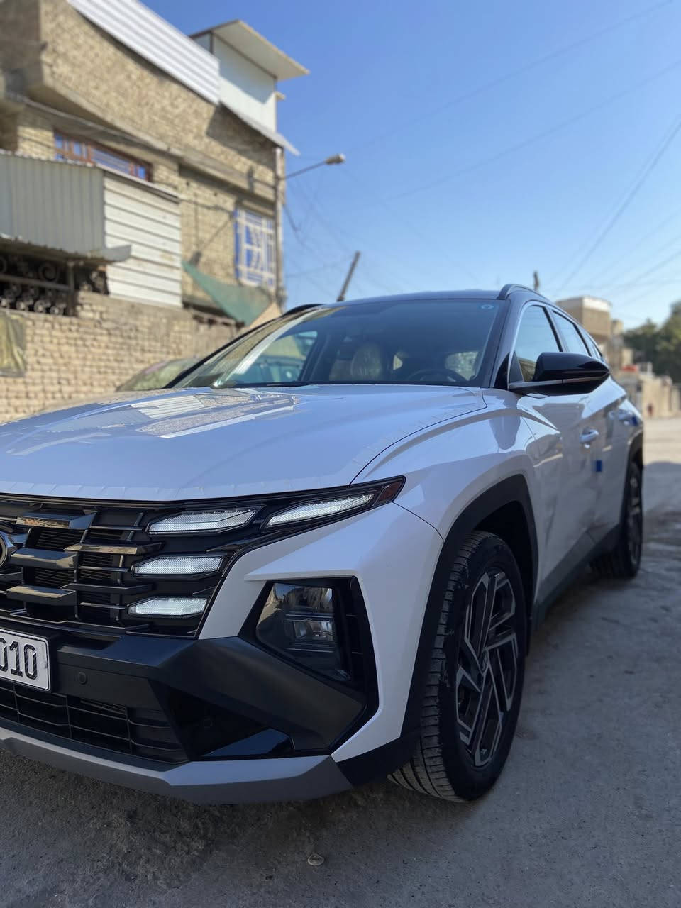 السلام عليكم
سياره للبيع هونداي توسان موديل 2025 السياره تو كلو قماره سوده السياره خليجيه مكفوله كفاله عامه من الضربه والصبغ والبارد والشخوط والرصعات السياره زيرو بحاله الوكاله 
السيآره رقم بغداد الدولي الجديد … بأسمي تحويل ثاني يوم
المواصفات: 
بصمه 
دخول ذكي 
تشغيل عن بعد 
كشنين كهرباء 
كشنات تبريد 
الباب الخلفي كهرباء 
سايد بريك دكمه
تحكم استيرن جهتين 
شاشه متصله 
بردات ابواب اصليه
ويل 19 
قطعتين تبريد 
مري شفط 
درايف مود 
اوتو هولد
مانع منحدرات
مانع تزلج 
حساسات اماميه خلفيه اصليه 
مكاني بغداد رقمي ***********
