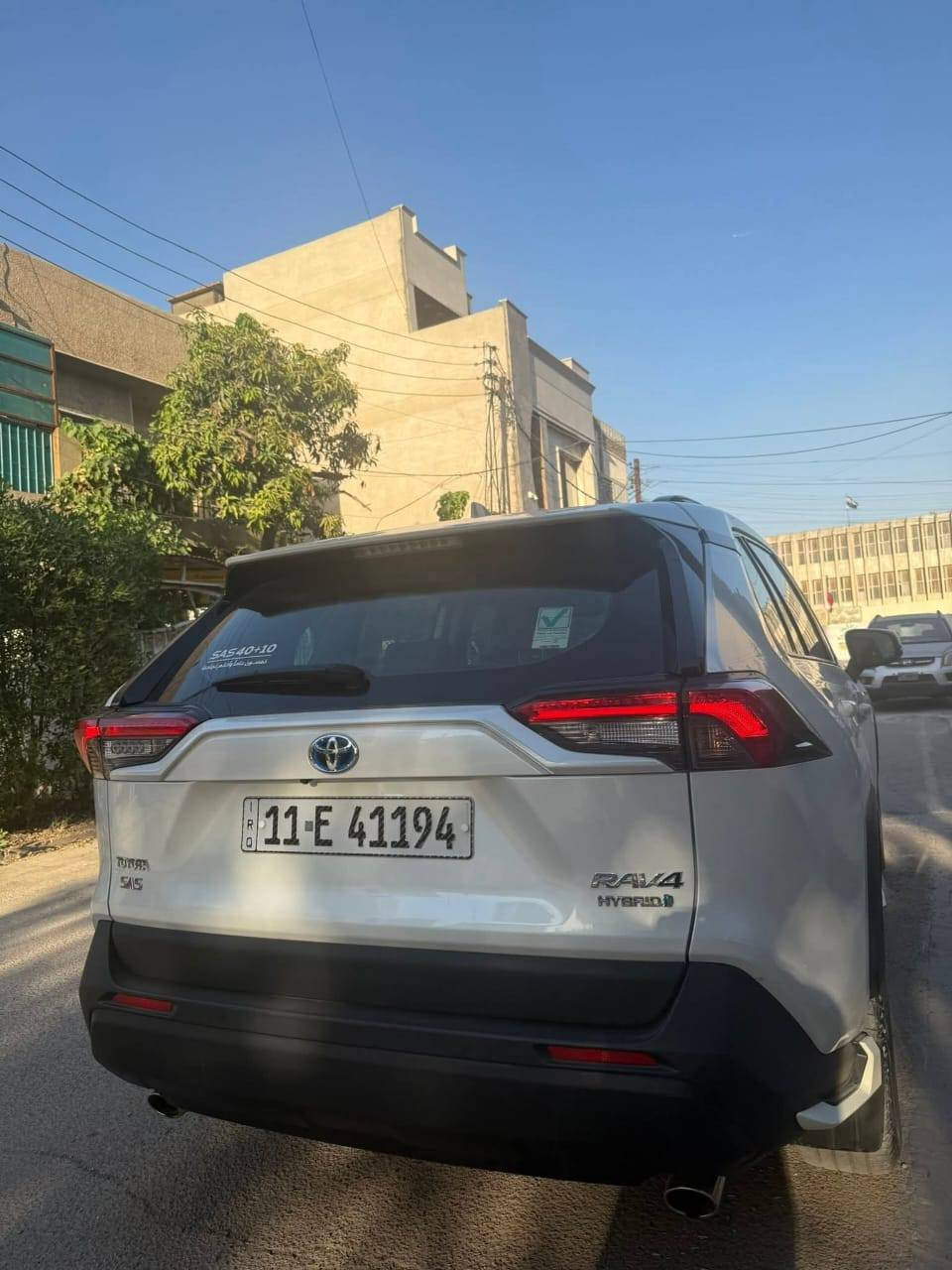 السلام عليكم .. 
رف فور 2023  بغداد هايبرد خليجي شركة ساس كفاله الشركة كير ومحرك وصدر  بعدهي ضمن مدة الضمان
 فول مواصفات 
محرك ٢.٥ 4سلندر
 كير 8 سرعات  اوتو 
 فتحات تكيف خلفيه 
 حساس امامي خلفي 
مصابيج LED اماميه واناره نهارية.
 ماشيه 33 الف  
 ملاحظة ...
 السياره كفاله عامه عدا تكحيل بسيط في الدعاميه الاماميه والخلفيه موضح بالصور 
  اضافات السيارة ...
 دوشمه محيطيه للسياره بالكامل
عازل حراره للسياره بالكامل
   السعر .. ( 280 ورقه )  مجال بسيط
  العنزان : بغداد الشعب قرب النادي العربي
 للاستفسار الاتصال على الرقم 
 ***********
