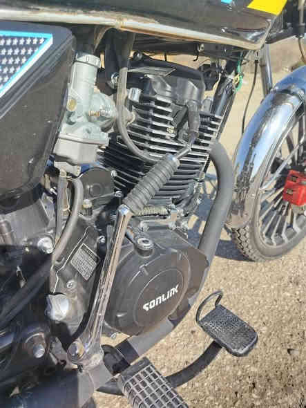 سيفان موديل 25
الدراجة كلش نظيفة
نقصها فقط مراية اليمين وفلتر الصلنصة عداهن ماكو اي نقص كله بلاد
محرك 200 مكفول
كهربائيات كلها شغالة
سعرها 850 وبيها مجال قليل
(مكاني التاجي قرب حسينية البتول) 
*********** متوفر واتس
