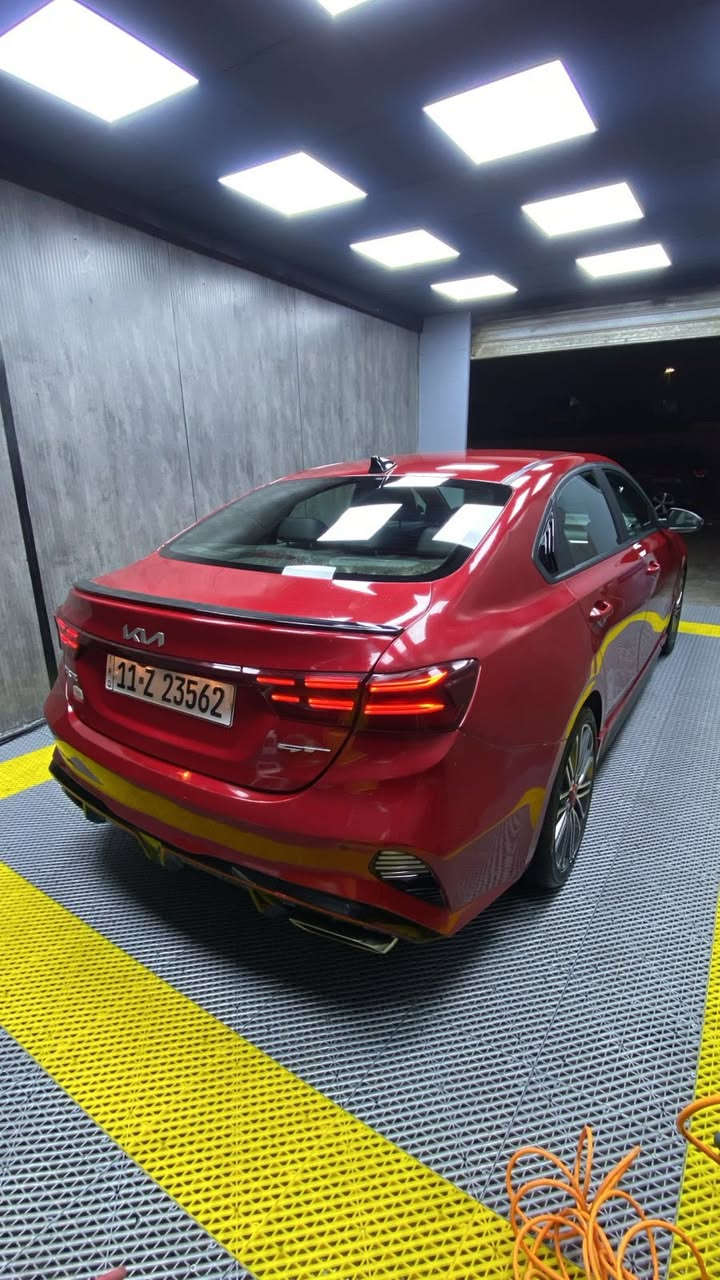 السلام عليكم
فورتي  2024.   بدون رقم فئة( GT) اعلى فئة بالفورتي 

محرك 1600 تيربو 201 حصان 

كير DCTدبل كلج 7 نمر

ماشيه  14000  سياره بريحه الوكاله

بيه تبديل قبغ جنطه وصبغ جاملغ بدون كص بدون شاصي  سياره جديده كلش 

المواصفات فول1/1 اخر حبه 

1.بصمة تشغيل + ابواب وصندوق+ تشغيل عن بعد +ترحيب عند الاقتراب 

2.فتحه سلايد 

3.رمز Gt على دشبول

4.(شفتات ستيرن)

5.شاشة كبيرة مع نظام تشغيل ابل كار بلي

6.واندرويد اوتو

7.كاميرا دواره (وضعيات عدد2)

8.انظمة قيادة سمارت+ وسبورت+ ونورمال 

9.تدفئة+ تبريد كشنات

10.كشن كهرباء

11.كشنات جلد حضن مطرز احمر مع علامةGT

12.نظام سماعات (هارمن كاردن)

13.لدات داخليه متغيره الالوان( بلادي)

14.قطعتين تبريد

15.شحن وايرليس 

16.دركة D  شكل رياضي مع ختم GT 

17.حساسات خلفية مع جرس تنبيه 

18.رادرات جانبية+ وامامية+ وتحديد مسار + كروز سرعه

19.قياده ذاتيه

20.اوتو هولد+ هاند بريك بصمه

21.نقطة عمياء 

22.كات دوسات جانبية بلادية 

23.دبل اكزوز

ويل كب كروم حجم 18رياضي

السعر  173 وبيه مجال بسيط 

مكان سياره بغداد ***********

حي العدل
