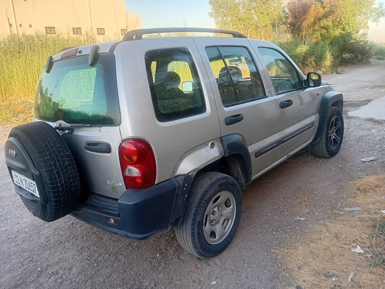 سيارة جيب شيروكي
موديل ٢٠٠٣ اوتو
لون رصاصي بلاد بيها تلحيضات
٦سلندر محرك ٣٧٠٠
تخم تاير  جام كهرباء
باسمي مكانها ديالى
السعر ٧٨ وبيها مجال