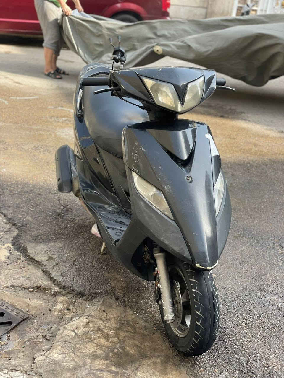 السلام عليكم دراجه ثعلب لون اسود دراجه كامله مكمله مابيها اي نقص مكينه بلاديه مامفتوحه شلعه ومعدل تشك الكاع كهربيات سلف هندر كله شغال السعر 500  وبيها مجال للطيبين العنوان بغداد الحريه الرقم  ***********
