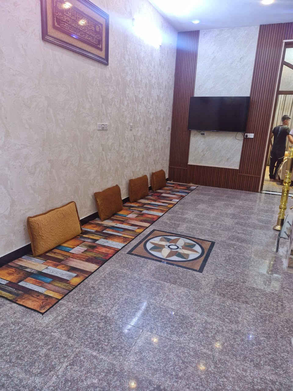 دار للبيع مساحة ١٠٠ متر جاهز عده الواجهه ضياء الحلفي المربع الذهبي خلف علو ام البنين مباشره ***********
