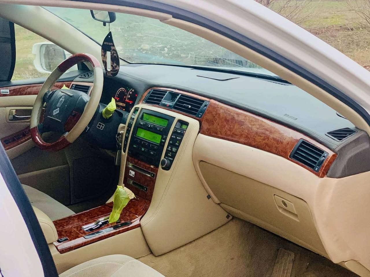 سەرەتا بەناوی خودا
شاهانه موسس 2005
 بئ بوياخ 
گێڕو مه کینه بچوک 180بێ دوگه ڵ
به س شوێن موس بۆیاخه
سه قفو هه یکه لی نوکه ده رزی شوختی نیه
بێ ده عم لیداروی
ناو زه رد
دوو دوگمه
داشبوڵی ڕه قه م یه که
بێ ته قه و ڕه قه
جامی پێشه وه و دوای هه ڵگیراوه
 برێکی به ستراوه 
یه ک گڵۆپ شاشه ی هه ڵنه بوه
کامل عه شیای سنوق 
کاره بای و لایتو به گ لایت مه زبوت
 سه یاره که به شه رتی هه مو شتێک
گه ڤه ر گۆڕاو به شه رت ڕه قه م 
شه نسی به شه رت

تێبنی شاشەو بەسمەنییە

شوێن سەیسادق 
سعری سەیارەکە ٥٨گه ڵاو مه جالێک که م 
***********
